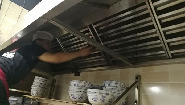 油煙凈化器電池更換方法,油煙凈化器使用壽命多少年